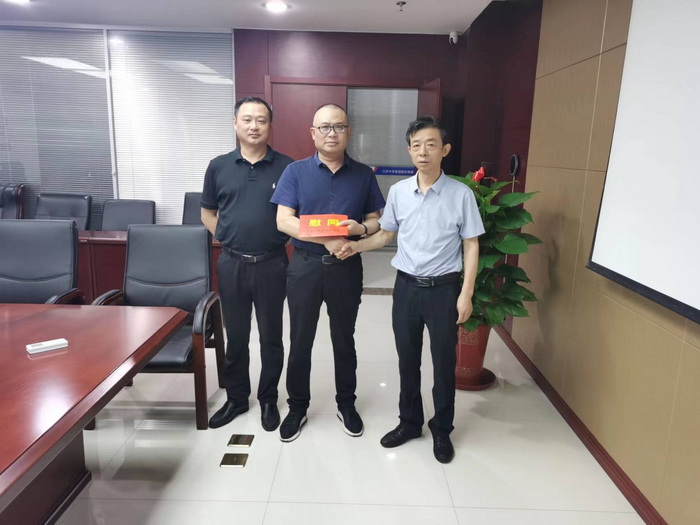 慰问科技工作者代表