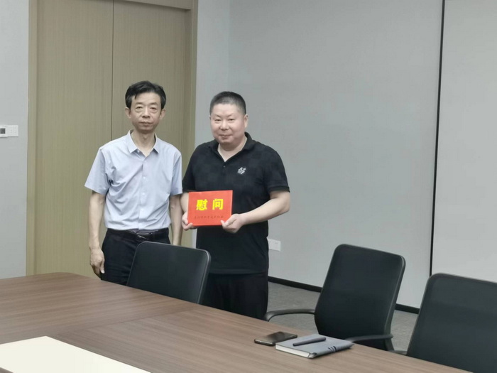 慰问科技工作者代表(2)