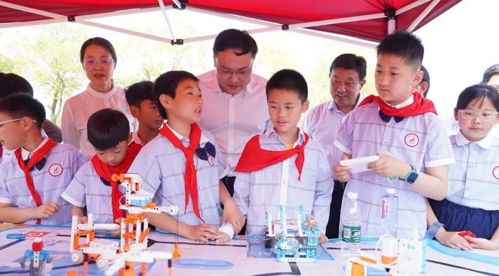 ��Сѧ�Ƽ��ɹ�չʾ��һ��